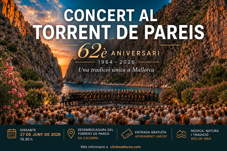 Concierto en el Torrent de Pareis en Sa Calobra Mallorca con coro y público al atardecer.