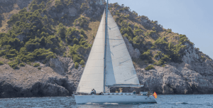 velero navegando en mallorca