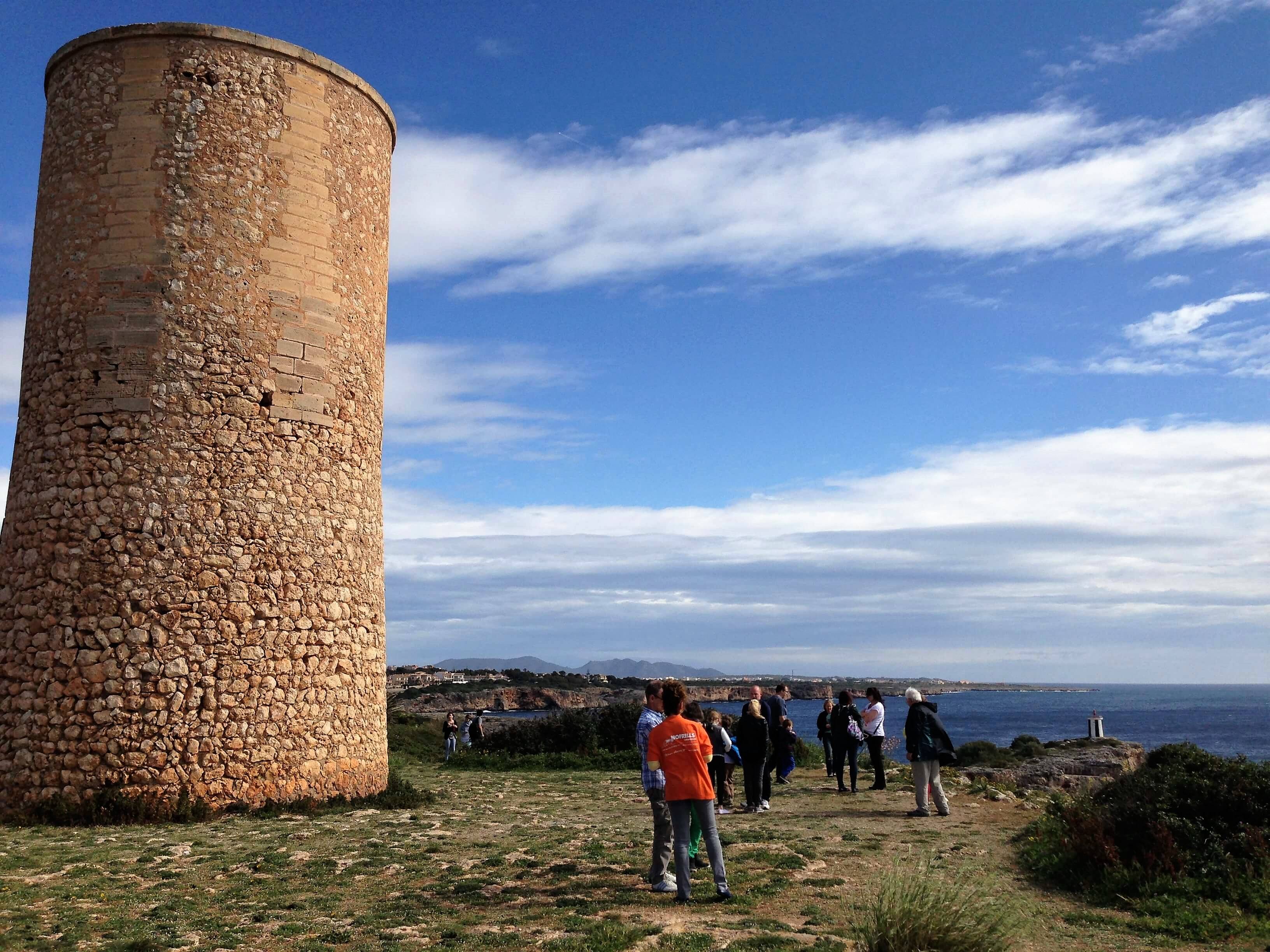 torre des falcons en los alrededores de Porto Cristo