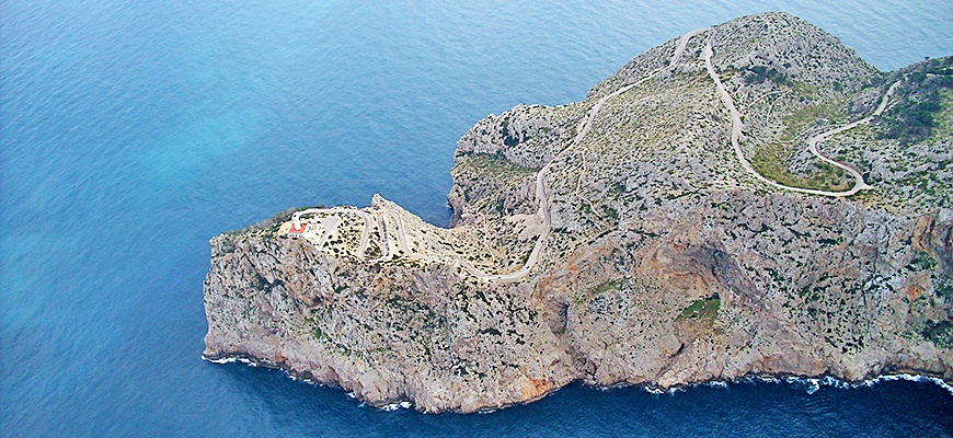 Vista desde el aire del cabo de formentor