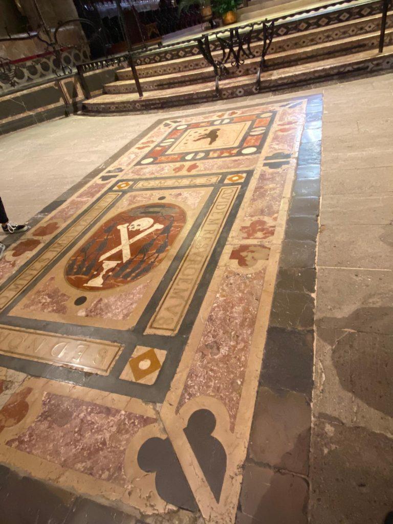 Visita a la Catedral de Palma con sus tumbas