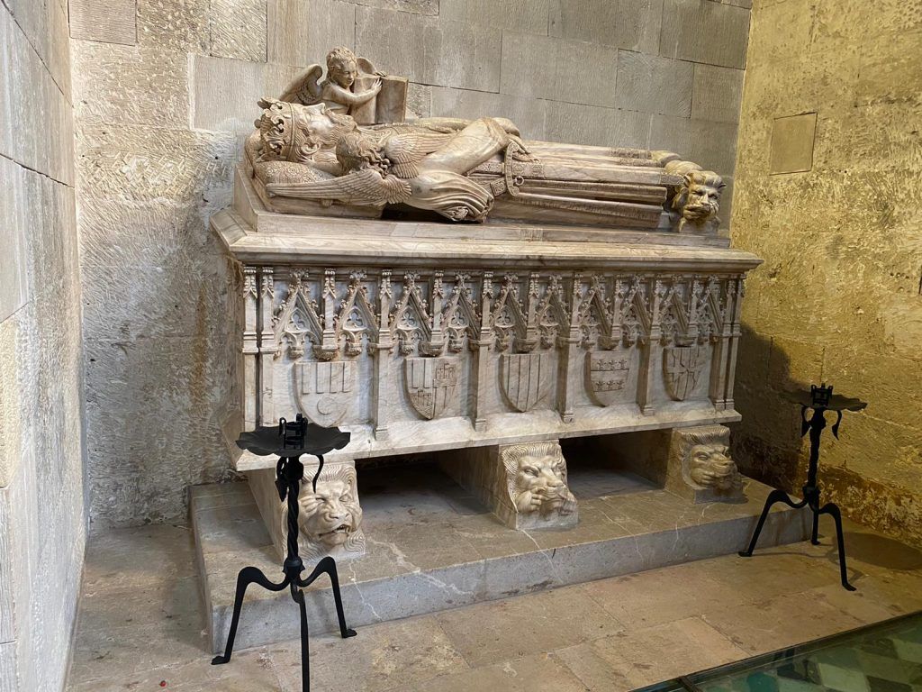 sepulturas reyes mallorca en la catedral palma