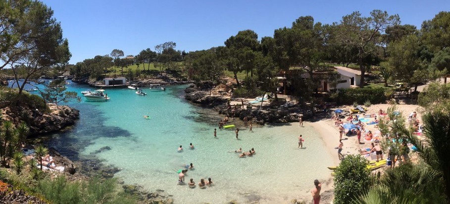 cala mitjana beach in Mallorca