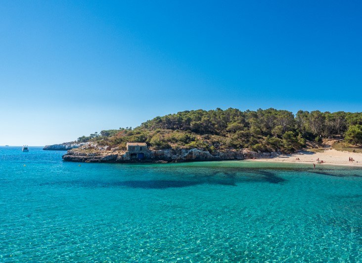 cala mondragó en mallorca en abril