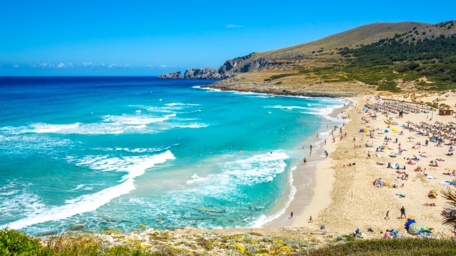 beach in cala mesquida