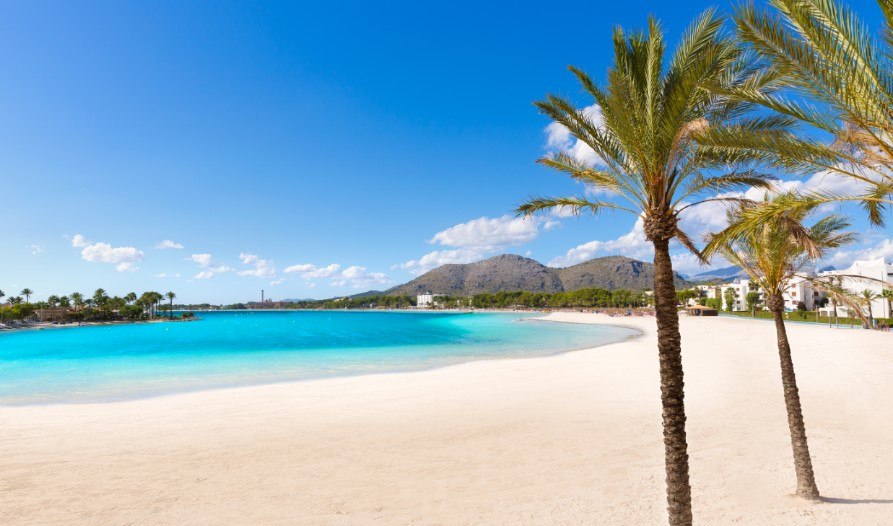 playa de Alcudia en Mallorca con niños