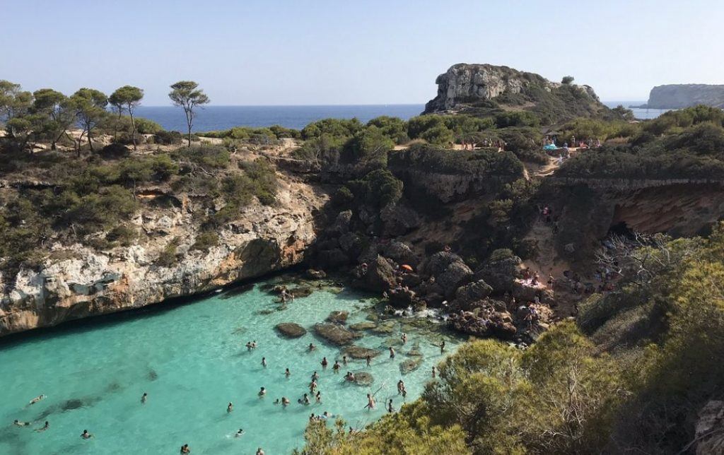 Vista desde los acantilados de Calo des Moro