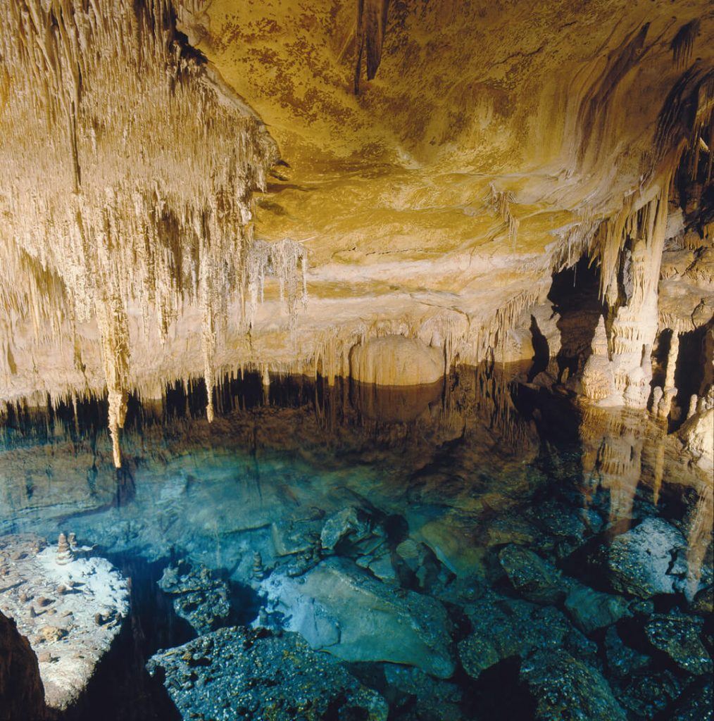 agua en los lagos de las cuevas del drach