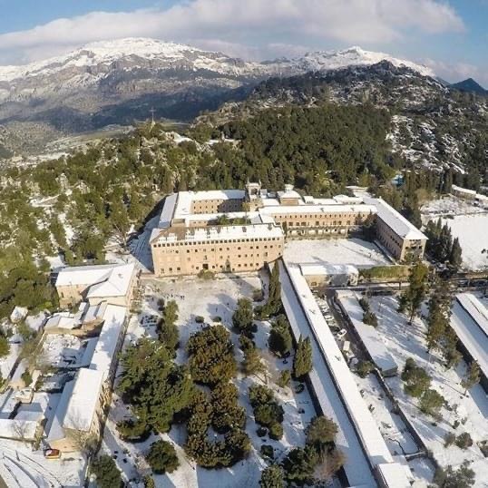 Santuario de lluc después de una nevada