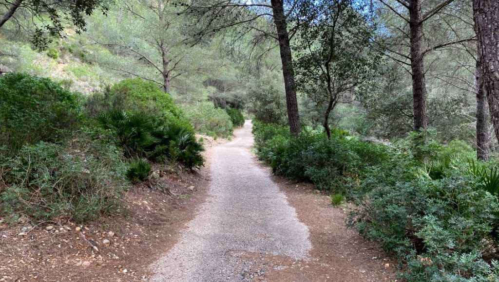 walking to Cala Murta