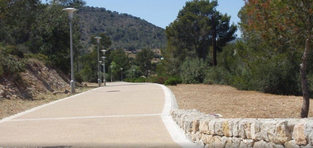 paseo de calvia con carrito de bebe