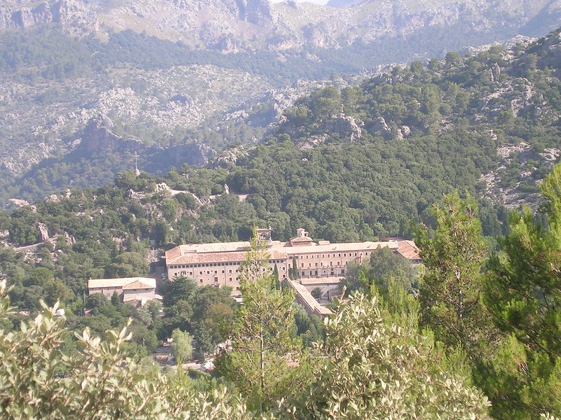 An easy hike to Lluc monastery