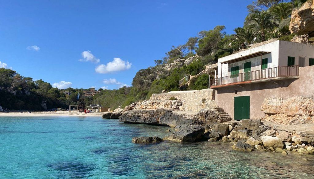 fishing houses in cala llombards