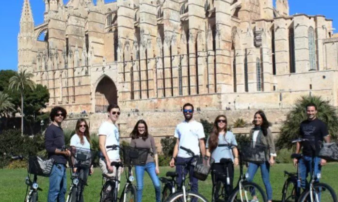 tour por palma en bicicleta con tapas en abril