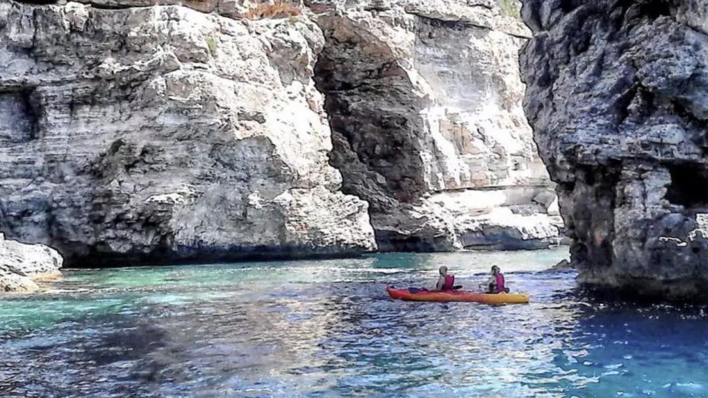 llegar a cala llombards en kayak